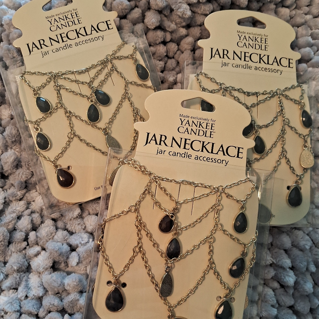 Yankee Candle Gold-Tone Jar Necklace With Black Teardrop Charms 12$